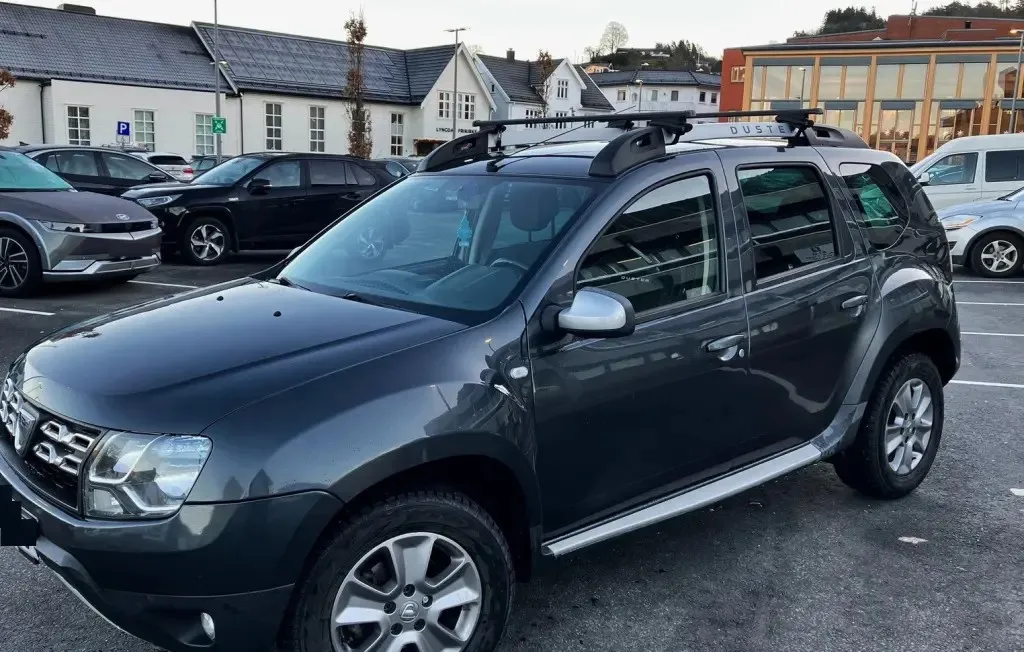 Dacia DUSTER an 2014 - ACCEPT UNELE VARIANTE - este pe motorina 5 300 eur
