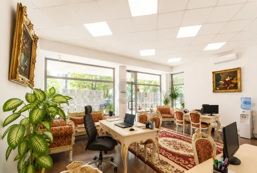 Spatiu comercial stradal l vitrina 15 M l floreasca