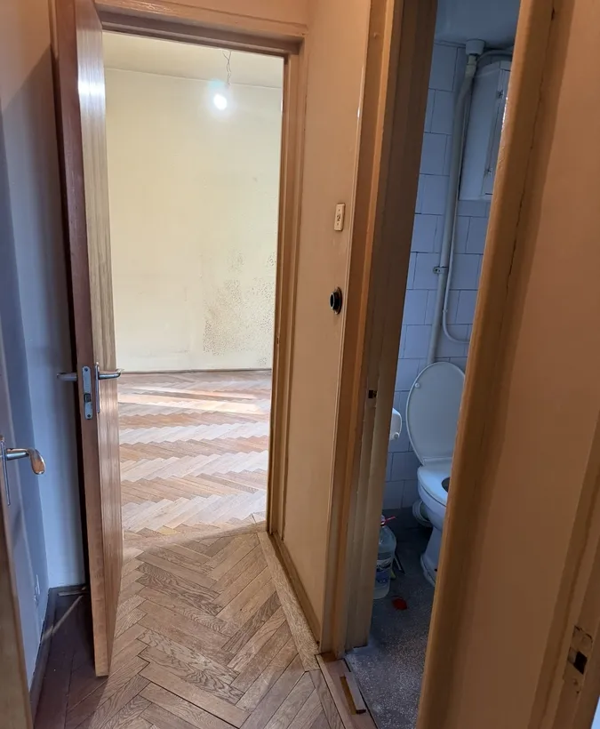 1 Mai ap 3 camere 2 gr sanitare balcon 80 mp bloc termoizolat garaj
