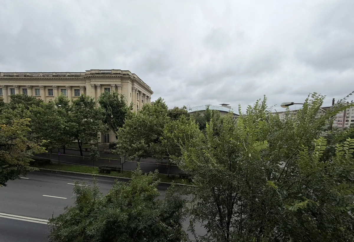 Calea Victoriei ap 2 cam etaj 2 balcon bloc solid vedere superba