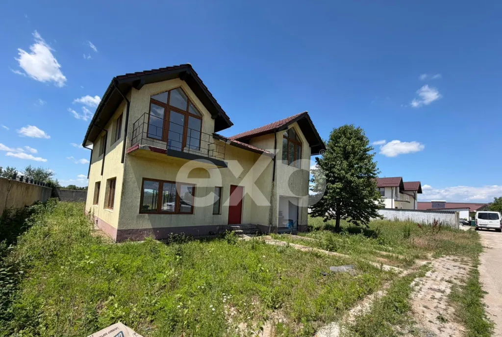 Casa spatioasa cu 5 dormitoare Teren 1000mp Butimanu Ungu
