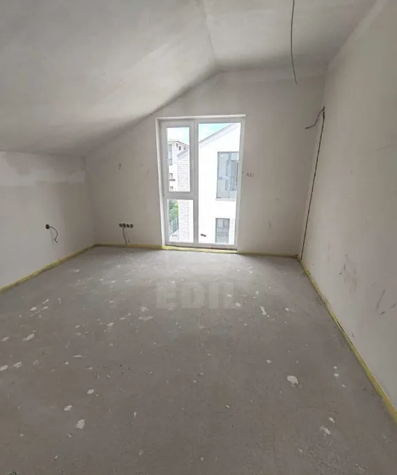Duplex cu 4 camere zona porii tva nu este inclus