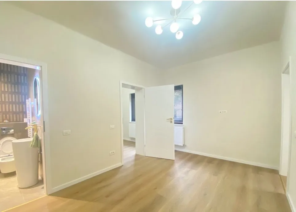 Spatiu comercial/birouri ultracentral Pitesti 700 euro