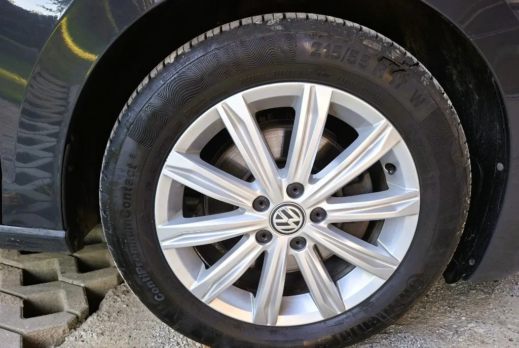 Volkswagen Touran 2 0 TDI SCR HIGHLINE 14 999 eur
