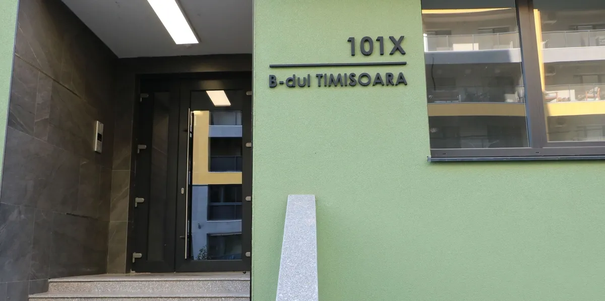 Trei camere la parter cu curte proprie de 57 mp 2 bai pozitie pe sud