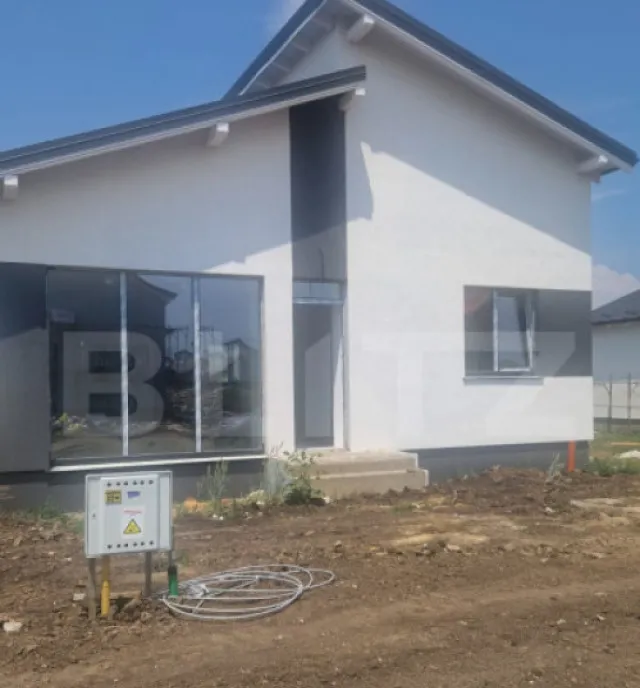 Casa cu toate utilitatiile 4 camere 2 bai 470 m teren S