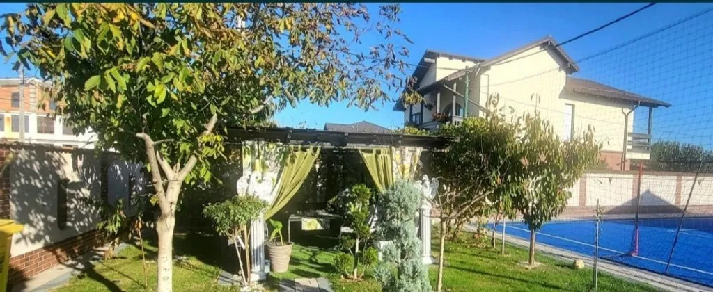 Vila cu piscina sauna tenis si sala sport noua 200