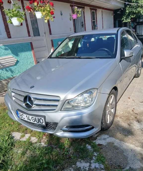 Mercedes c180 blue eficiency 2012 benzin 11000E fara gram sau punct de rugina 11 000 eur