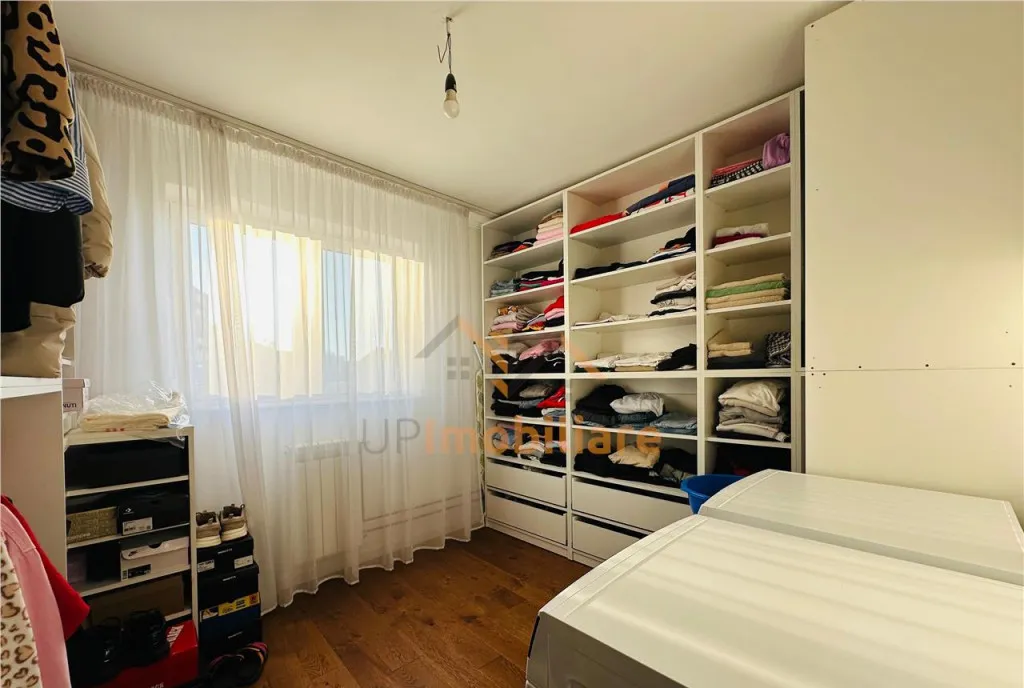 Apartament 4 camere renovat zona nufarul A penes curca