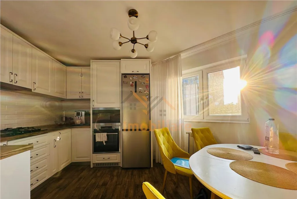 Apartament 4 camere renovat zona nufarul A penes curca