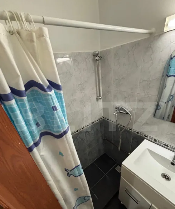 Garsoniera in vila baie si bucatarie proprie acces aproape