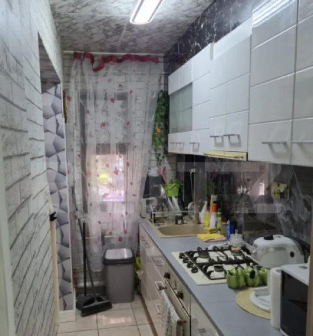 Apartament cu 3 camere 39 mp zona Podu Ros