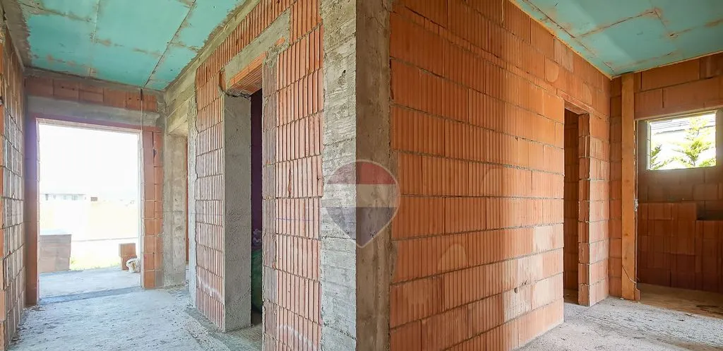 Casa individuala pe un singur nivel la rosu teren 50