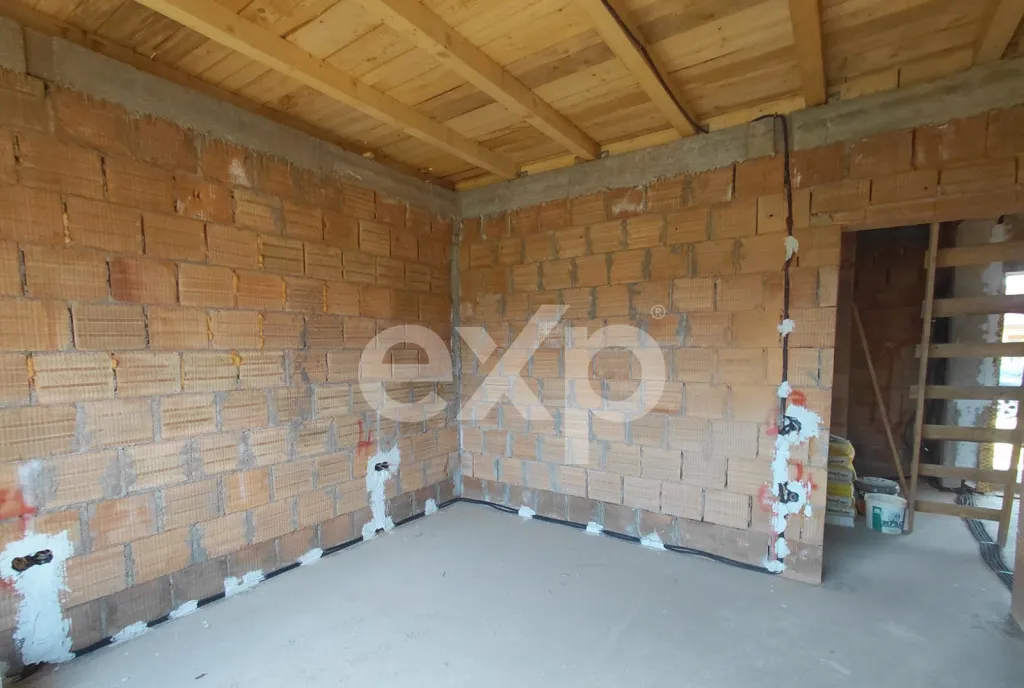 Casa P pod 100 mp utili teren 892 mp - Bod jud Bras
