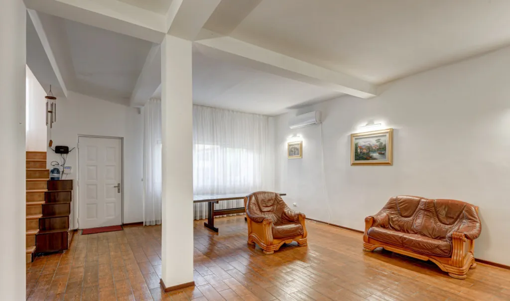 Casa S P E M 5 dormitoare mansarda 85 mp garaj - zona