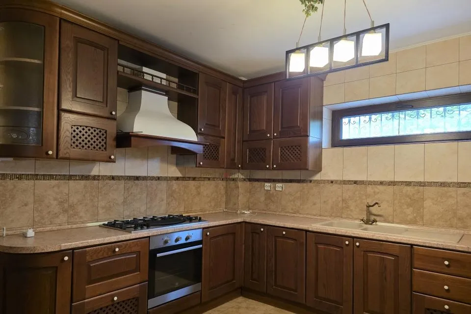 Pipera casa 242 mp zona linistita curte privata