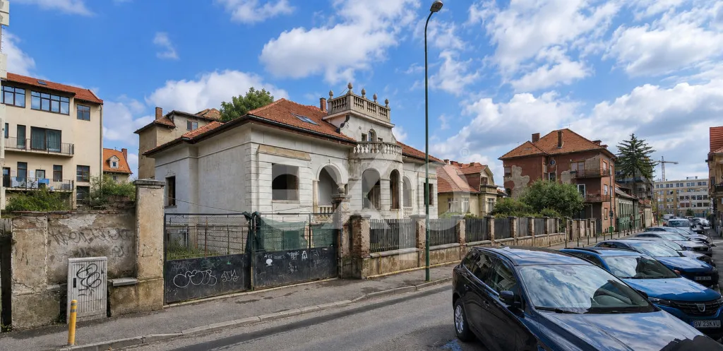 Casa cu arhitectura deosebita 842 mp si teren de 1 048