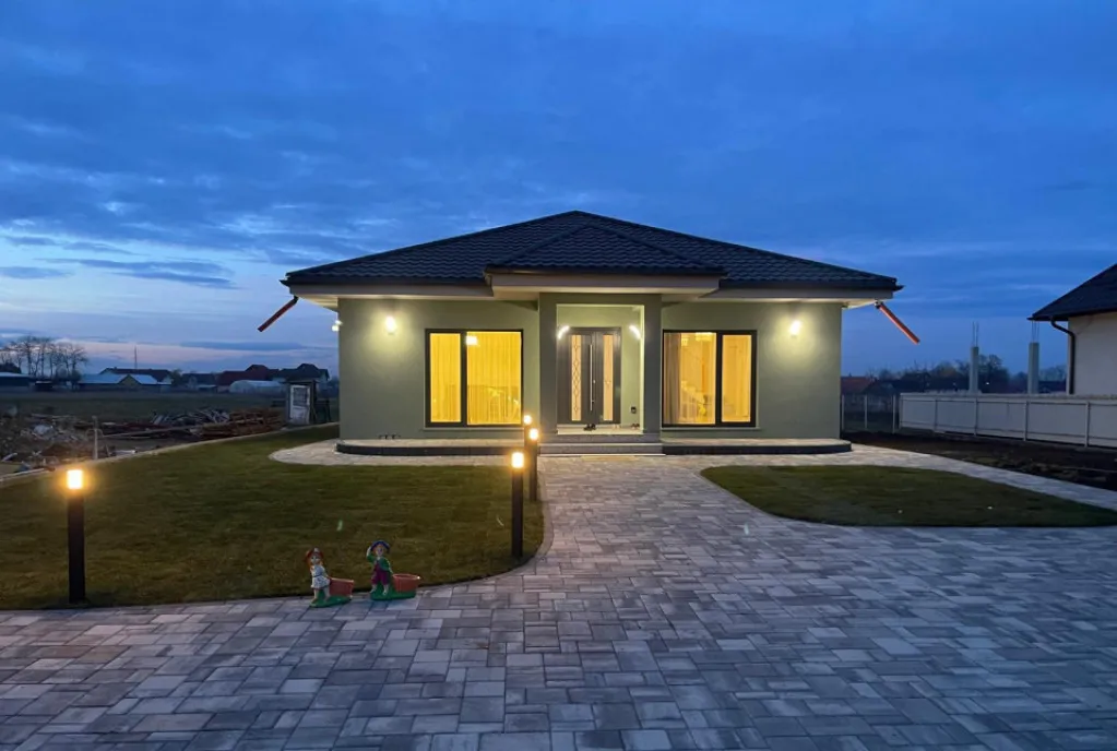 Casa 195mp 2000mp teren zona Volovat Radauti