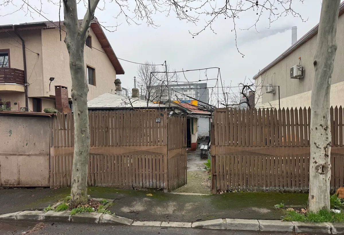Berceni Luica teren cu casa de vanzare