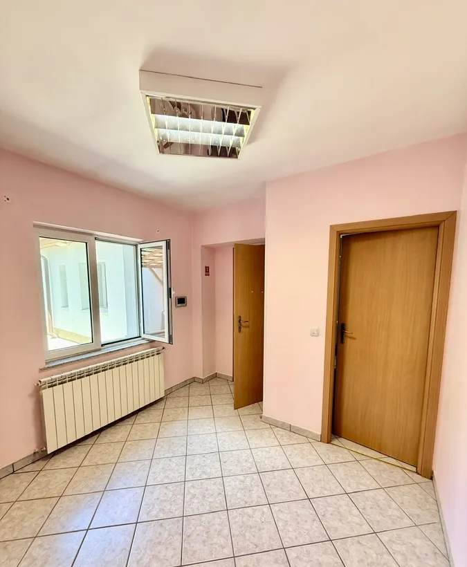 Domenii ideala pentru Firma/ birouri Clinica sau Locuinta