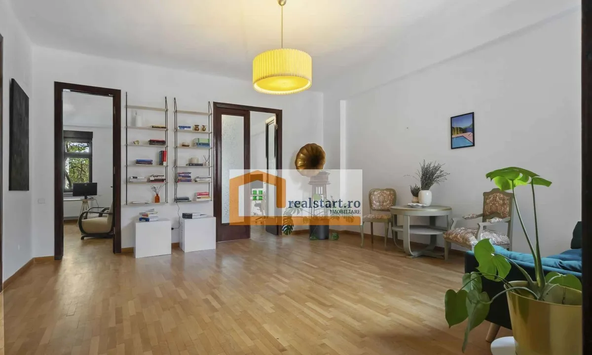 Polona P ta Romana exclusivist metrou Romana la 600 m distanta boxa