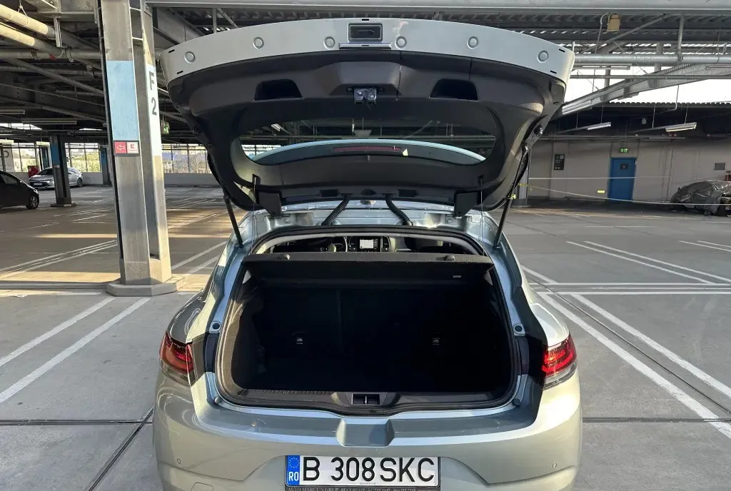 Renault Megane TCE 140 Techno 13 000 eur