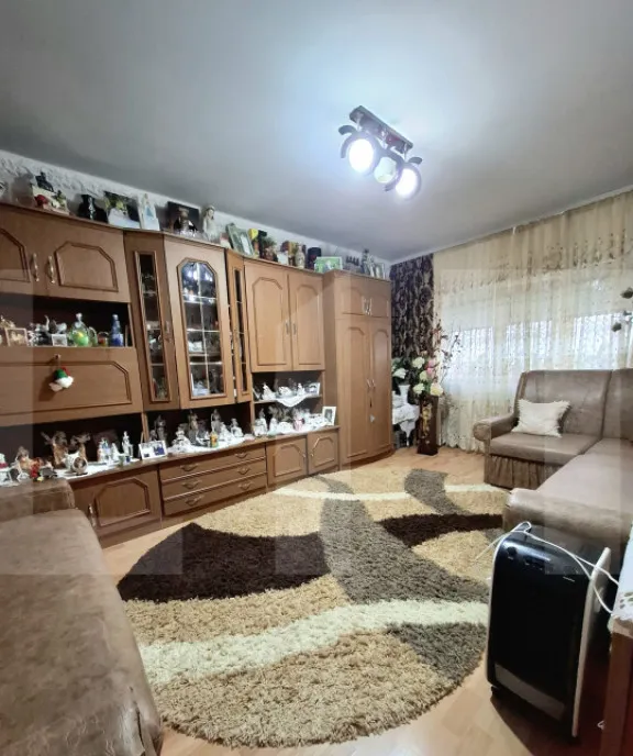 Apartament cu 3 camere decomandat 64 mp zona Stadionului