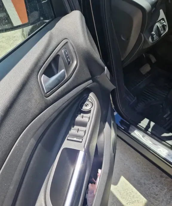 Ford Kuga cu plafon panorama 10 500 eur
