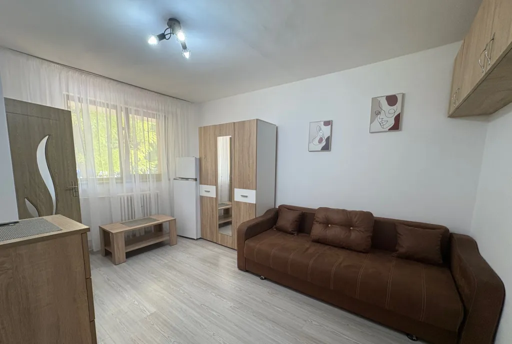 Podu Ros Garsoniera parter bloc apartamente libera
