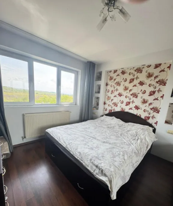 Apartament eficient compartimentat renovat 48 mp zona Hot