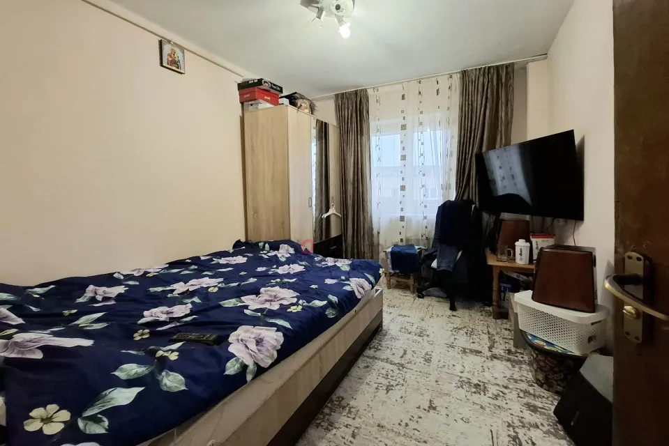 Teiul Doamnei 4 camere 80 mp parcare centrala bloc