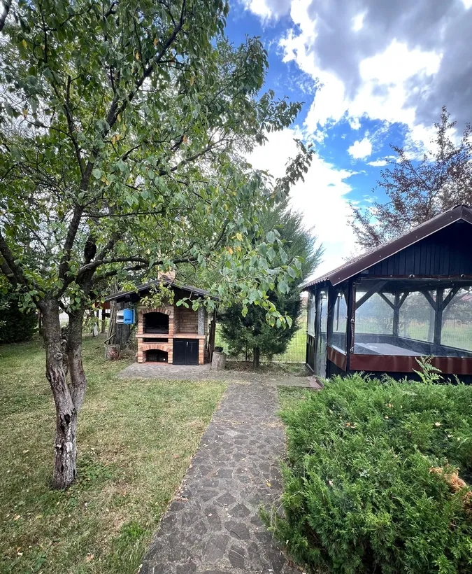 Brebu Prahova langa Campina casa de vacanta si teren de 1600 mp