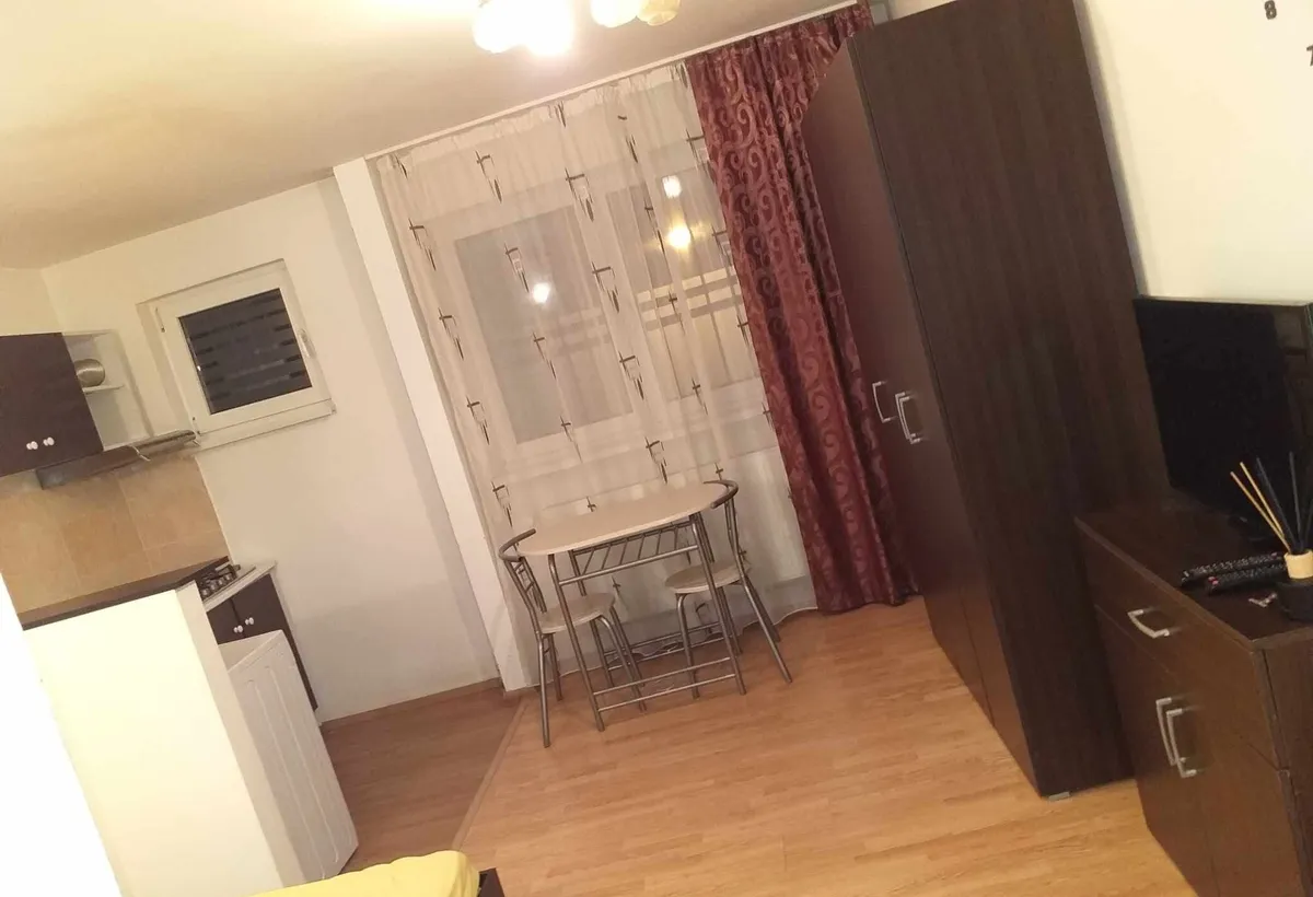 Titan Intrarea Badeni 5 minute metrou Costin Georgian