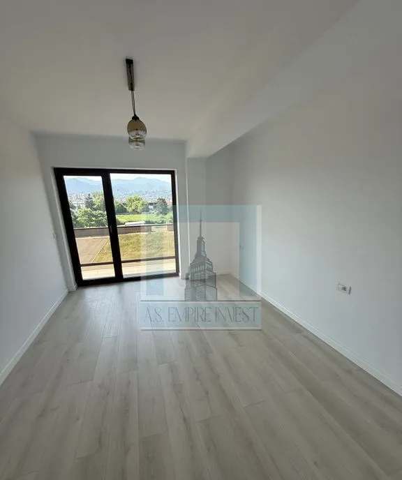 Apartament 3 camere parcare boxa terasa de 274 mp zona