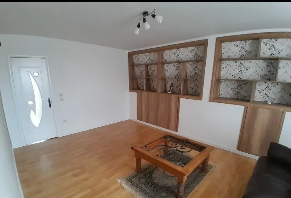 Apartament cu 3 camere Zona Zamca