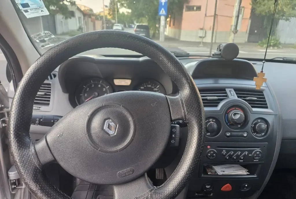 Renault Megane 1 6 2 100 eur
