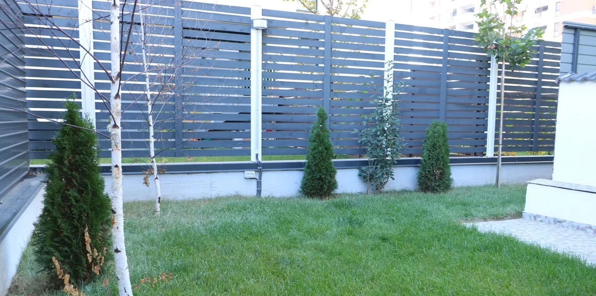 Apartament 3 camere la parter cu curte proprie de 57mp 2 bai pozitie pe sud