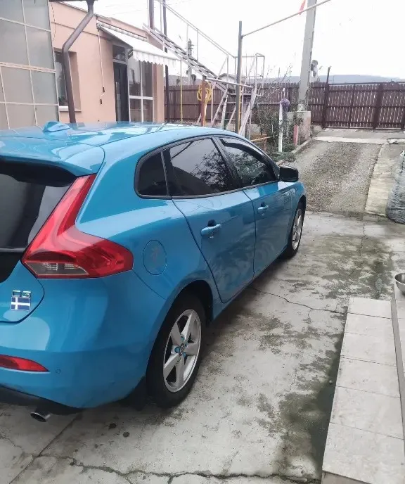 Volvo V40 D3 150 cp 9 990 eur