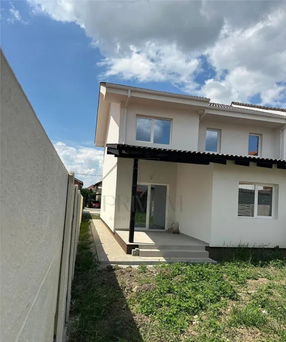 Mosnita doua duplex pe etaj spatios