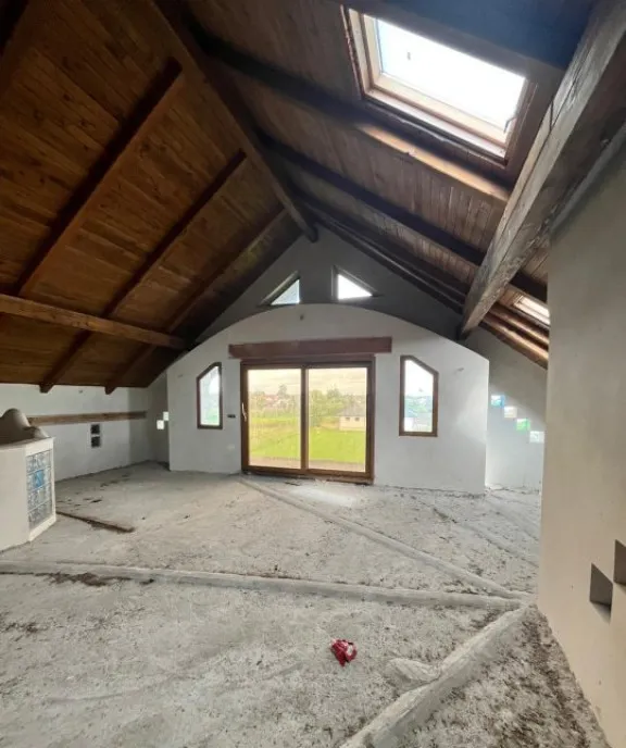 Casa la rosu teren 1675mp Fratautii Vechi