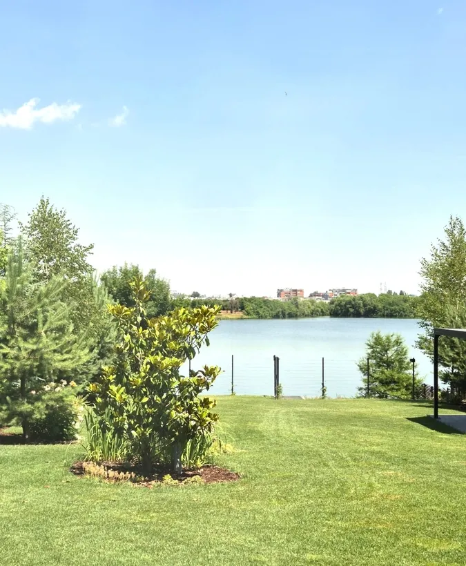 Smart Home nZEB spectaculoasa Bucuresti Sector 1 cu deschidere lac teren 2000 mp