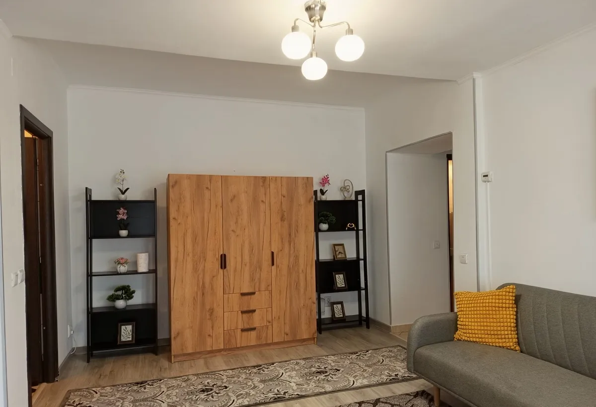 Piata Romana vand apartament cu 2 camere balcon 8 52 m ideal Airbnb