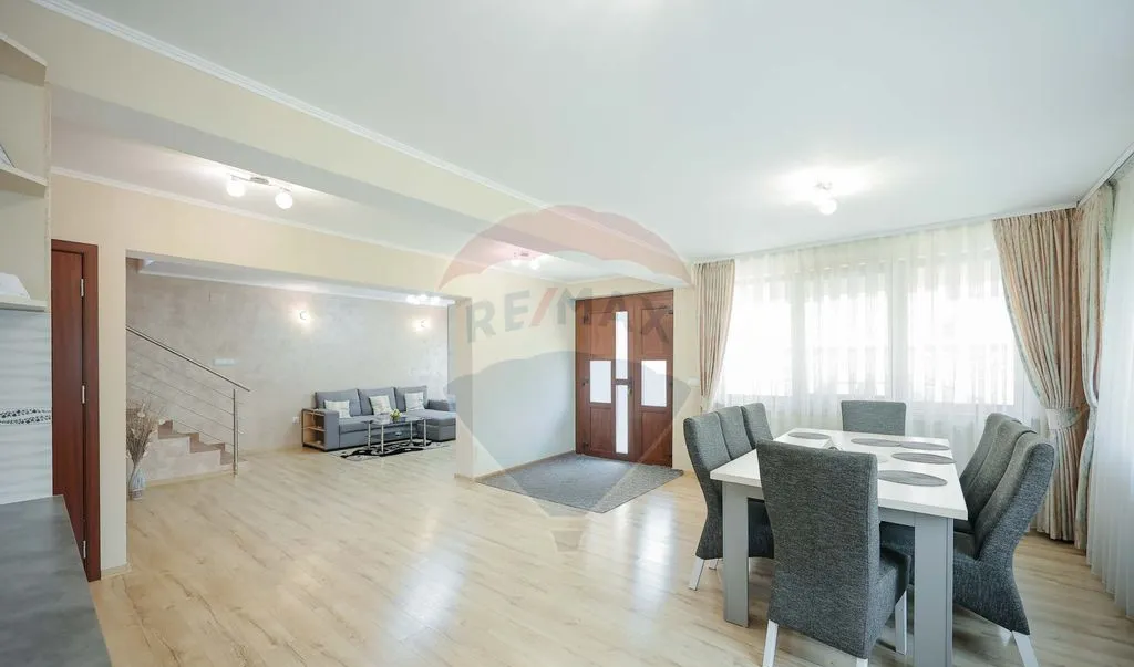 Casa / Vila de vanzare cu 7 camere in Haieu