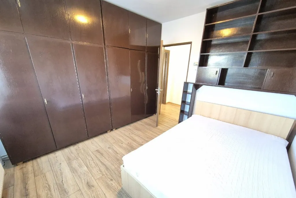 Inchiriez apartament 2 camere Strada Toamnei zona Centru Civic