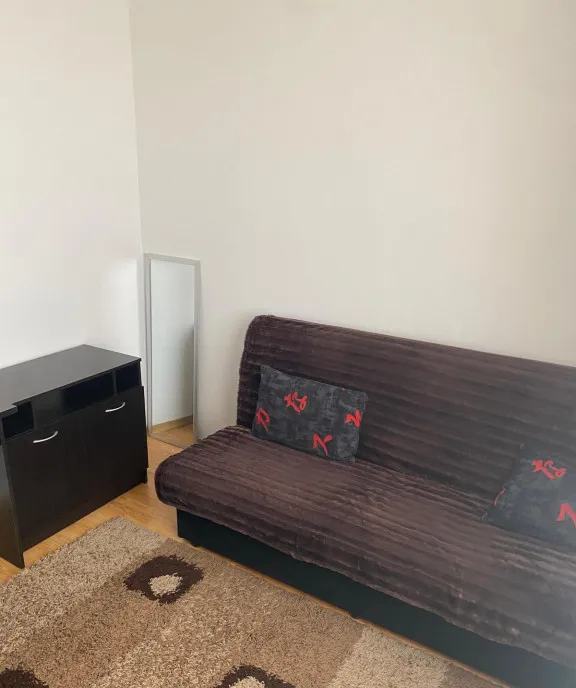 Inchiriez apartament cu 3 camere