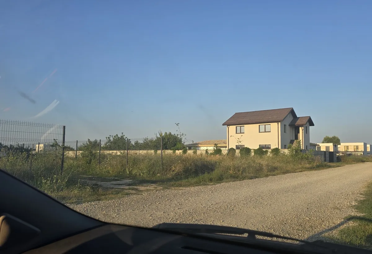 Teren 400 mp Snagov langa primarie aproape lac padure