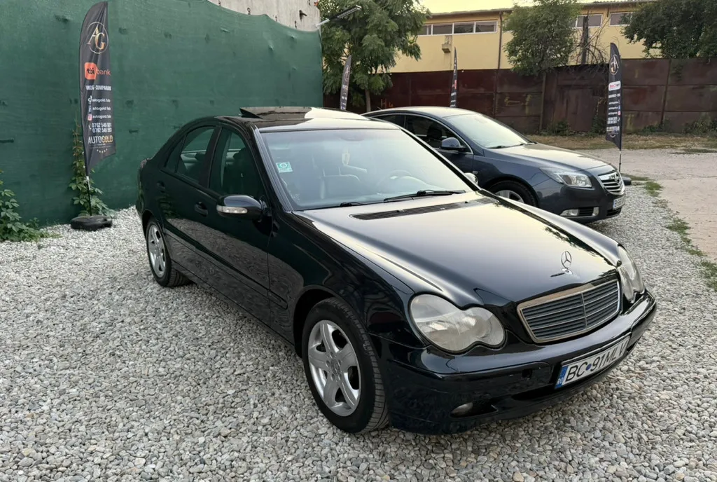 Mercedes C220 CDI W203 2002 bull Automat bull Trapa bull Piele bull Distributie Schimbata 2 200 eur