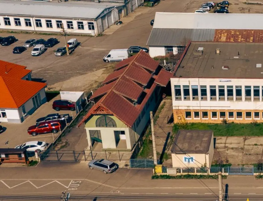 Spatiu comercial depozit birouri acces facil pozitie rem