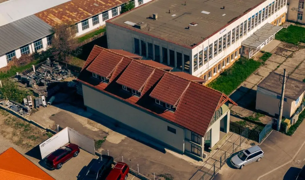 Spatiu comercial depozit birouri acces facil pozitie rem