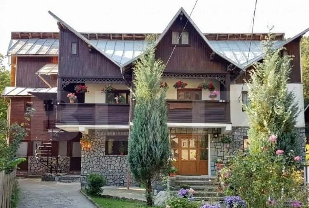 Resedinta cu destinatie de pensiune 382mp utili si 1000